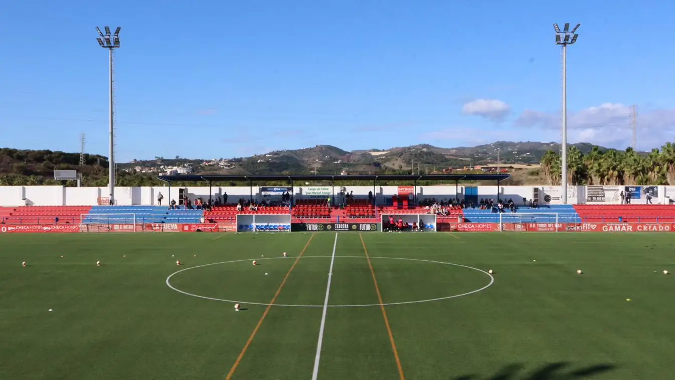 Estadio Juan Manuel Azuaga con vallas publicitarias